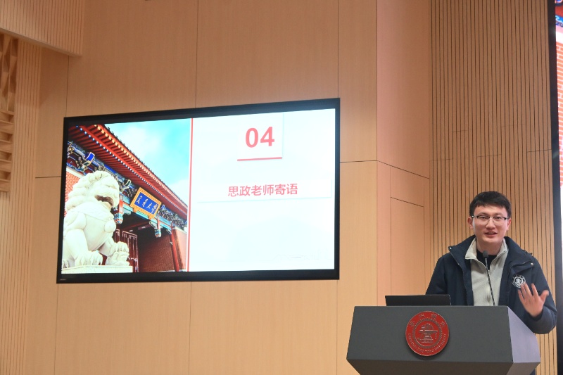 图6-思政老师李嘉辉作毕业寄语_resized.JPG