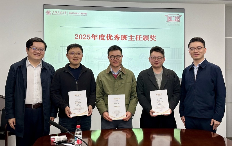 2-班主任合影_resized.jpg