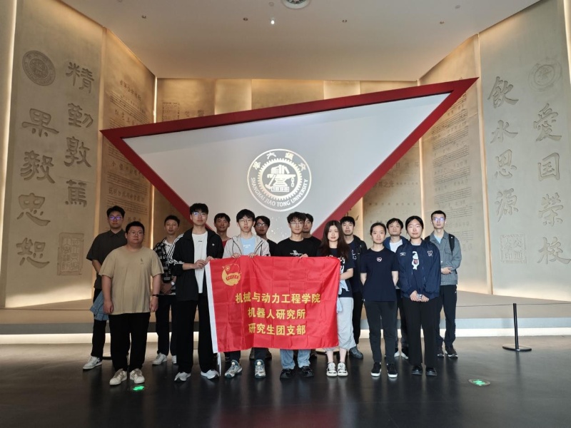 1779450528336734.jpg 3合影留念_resized.jpg